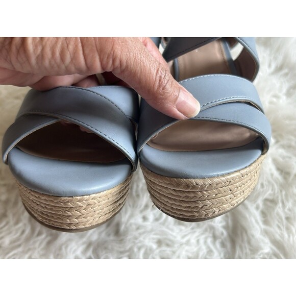 BCBG Women’s Size 7.5 Blue Wedge Sandals Preowned - Picture 6 of 8